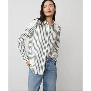 Ann Taylor Weekend Shirt Sz M Relaxed Career Blouse Travel Button down Preppy